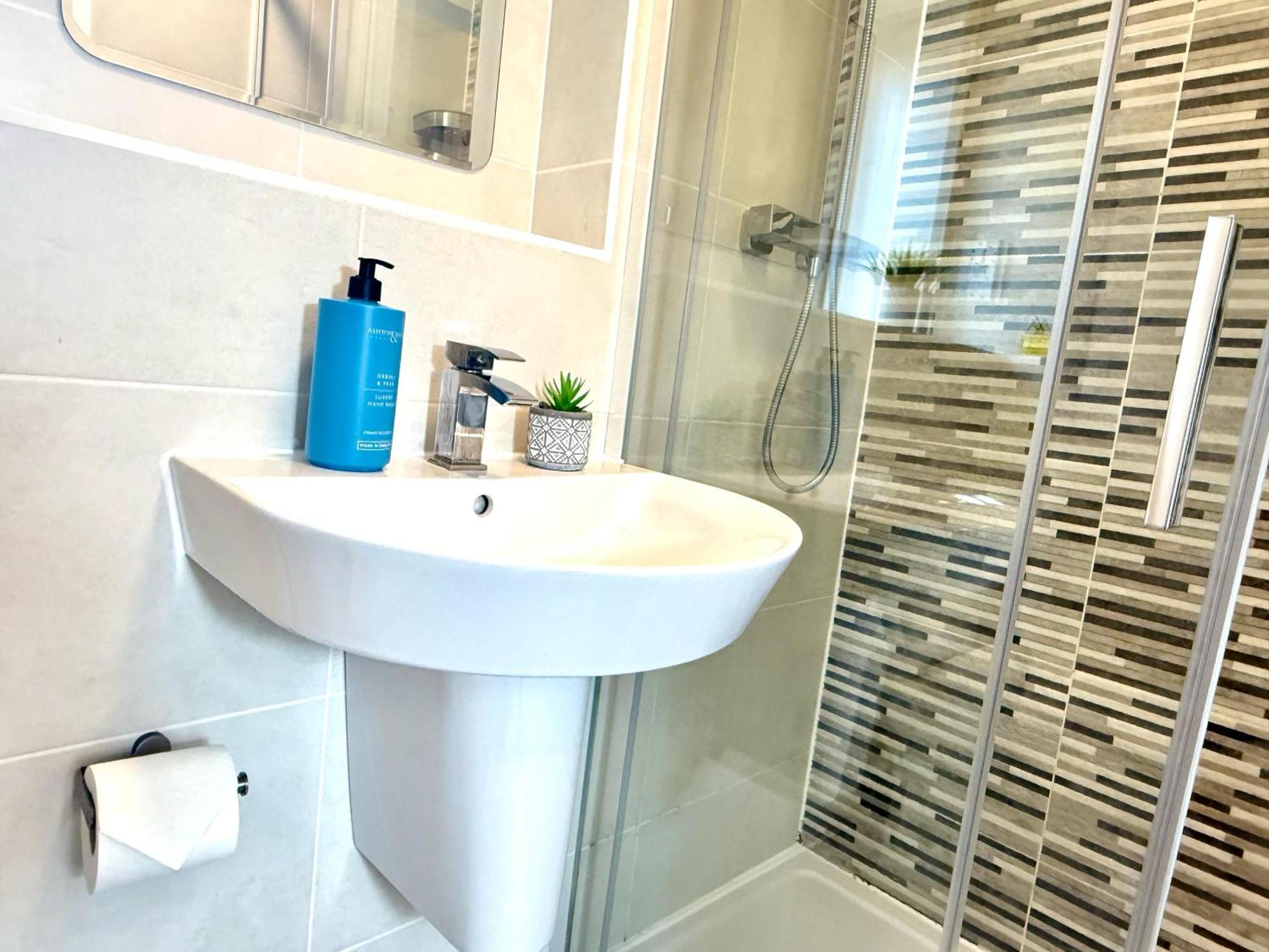 קידלינגטון Walnut Flats-F5, Stylish 1-Bedroom - Parking, Netflix, Wifi - Close To Oxford, Bicester & Blenheim Palace מראה חיצוני תמונה